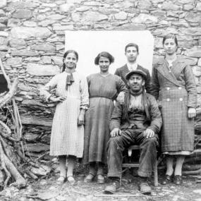 Giuseppe Vellini con la moglie Cristina Uda e i figli Albertina, Albino e Maria Rita